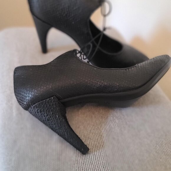 Ecco Navy Mary Jane heels - Picture 4 of 5